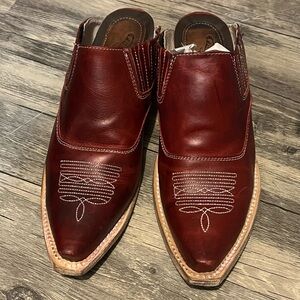 Freebird Wentworth Red size 7 like new